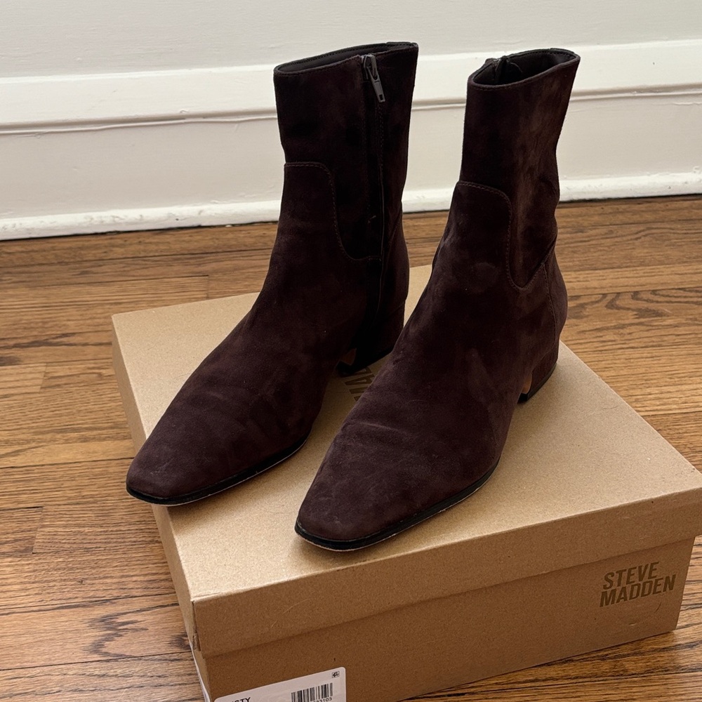 Steve Madden chocolate brown “dusty” ankle boots size 8